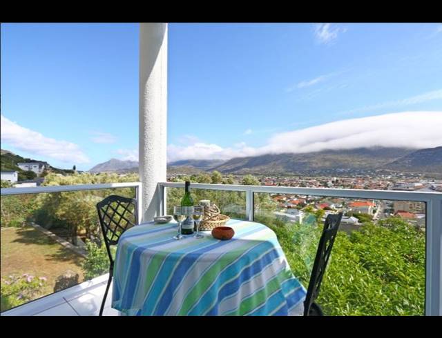 7 BEDROOM APARTMENT FOR SALE IN FISH HOEK